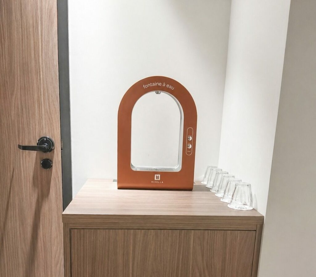 Fontaine comptoir à l'hôtel Rivella à Clisson